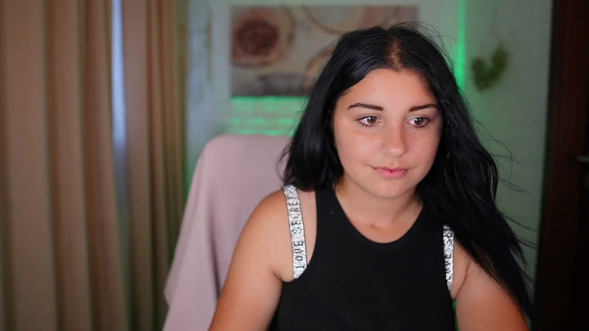 Gallery image thumbnail from Liya__Silver's myfreecams stream on, 08/14/2024, 16:42 image 11 of 20