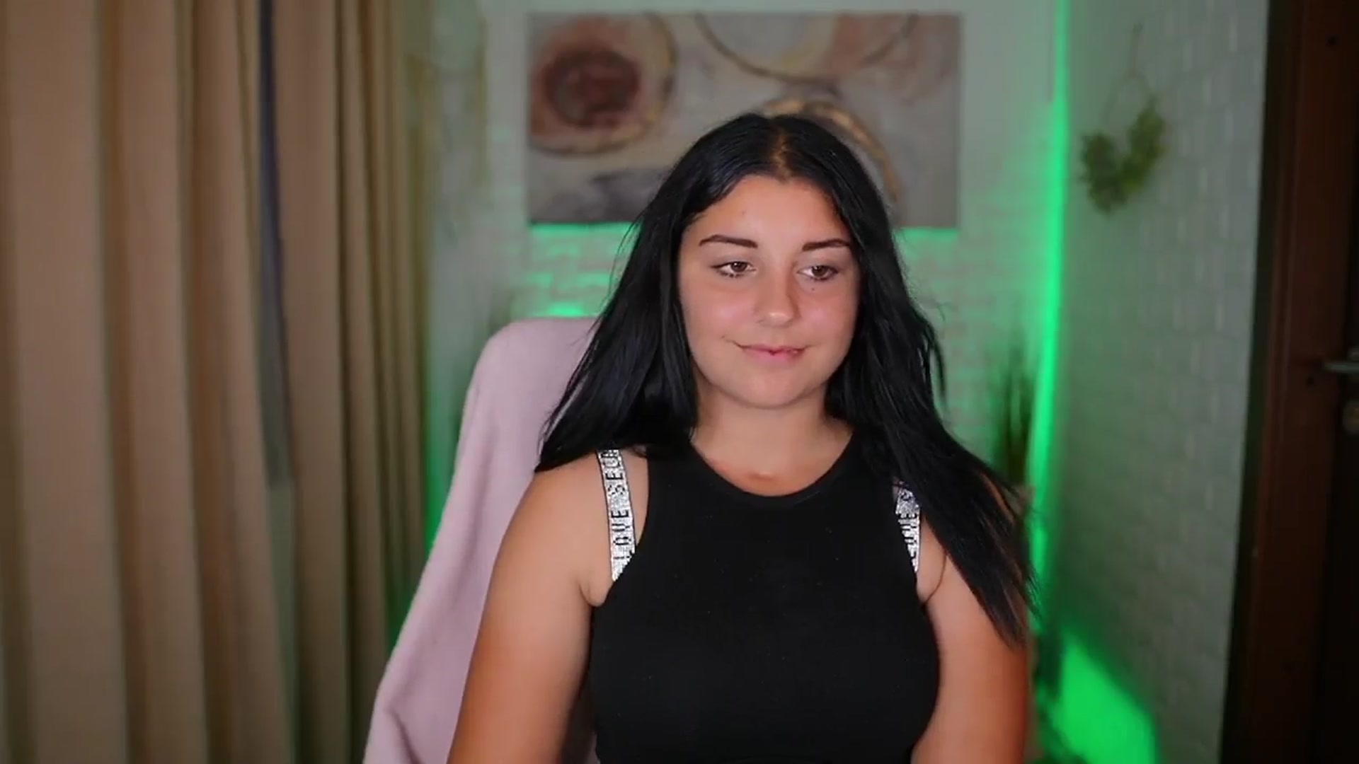 Gallery image thumbnail from Liya__Silver's myfreecams stream on, 08/14/2024, 18:14 image 18 of 20