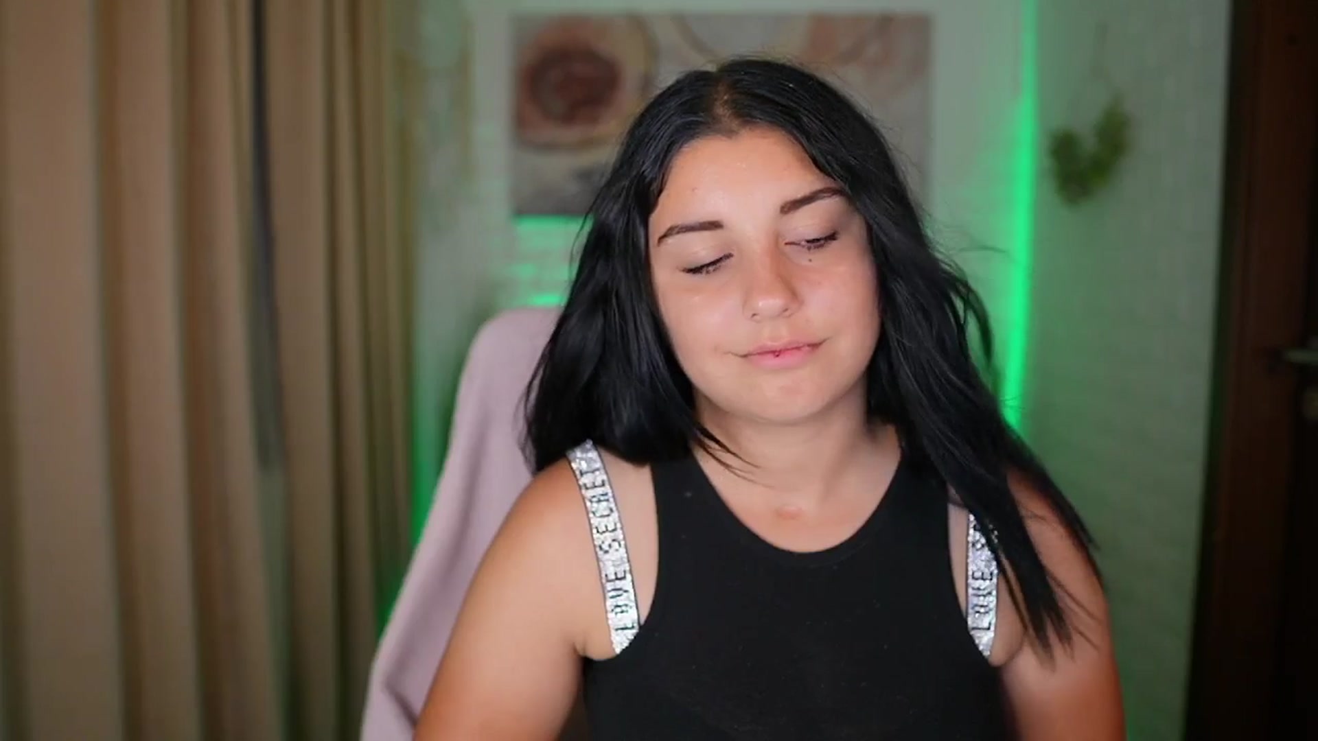 Gallery image thumbnail from Liya__Silver's myfreecams stream on, 08/14/2024, 18:14 image 20 of 20