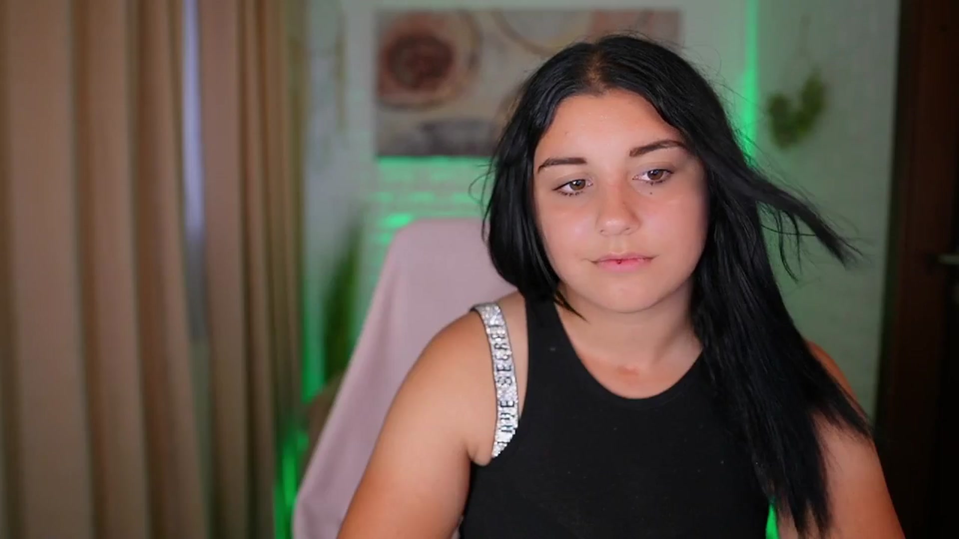 Gallery image thumbnail from Liya__Silver's myfreecams stream on, 08/14/2024, 18:14 image 4 of 20