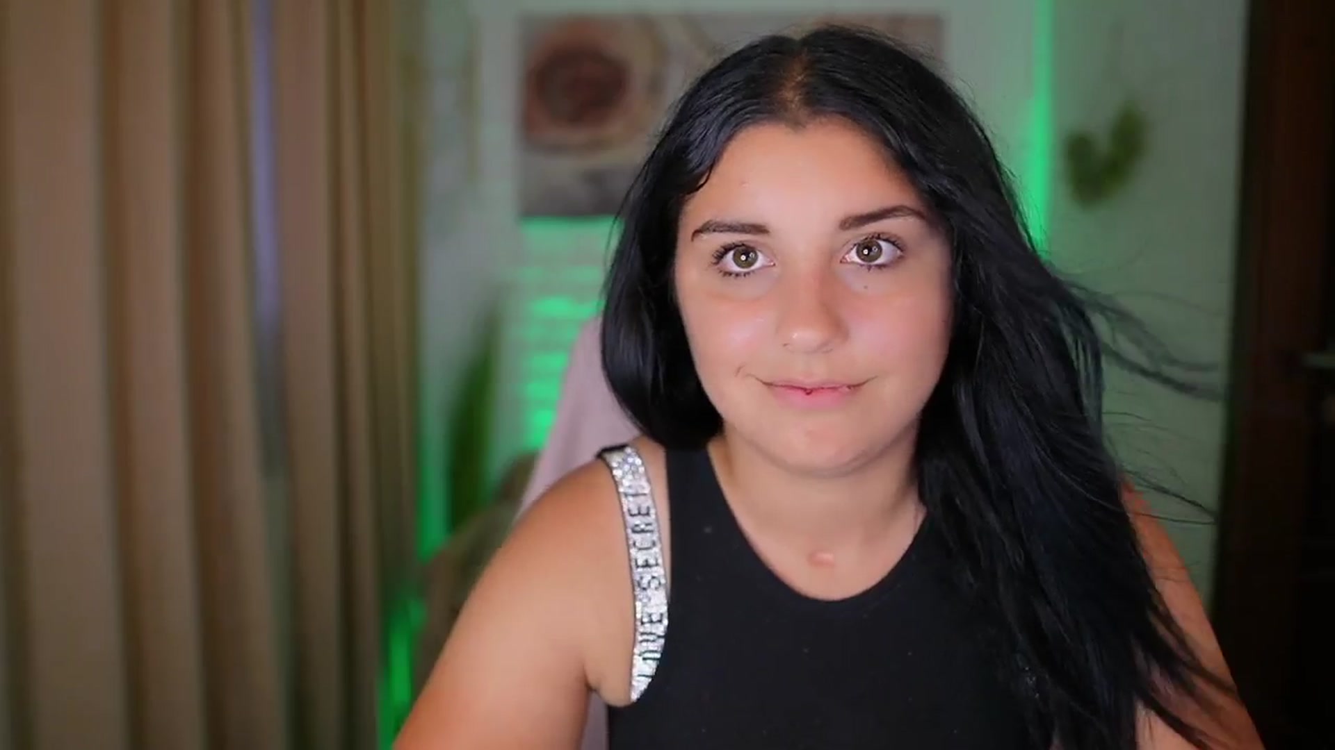 Gallery image thumbnail from Liya__Silver's myfreecams stream on, 08/14/2024, 18:14 image 10 of 20