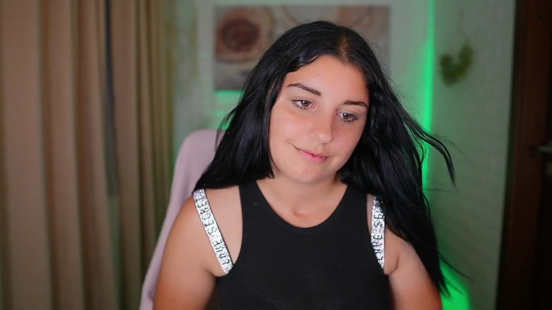Gallery image thumbnail from Liya__Silver's myfreecams stream on, 08/14/2024, 18:14 image 19 of 20