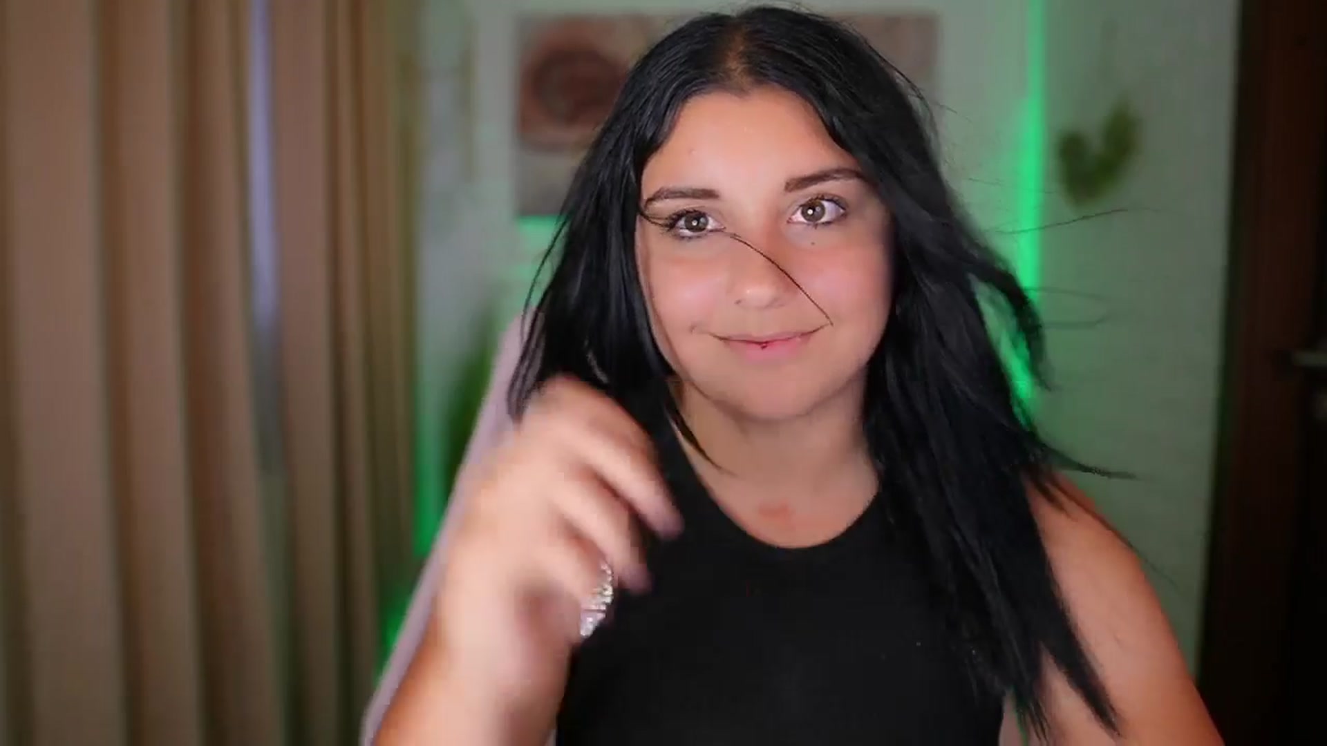Gallery image thumbnail from Liya__Silver's myfreecams stream on, 08/14/2024, 18:14 image 7 of 20
