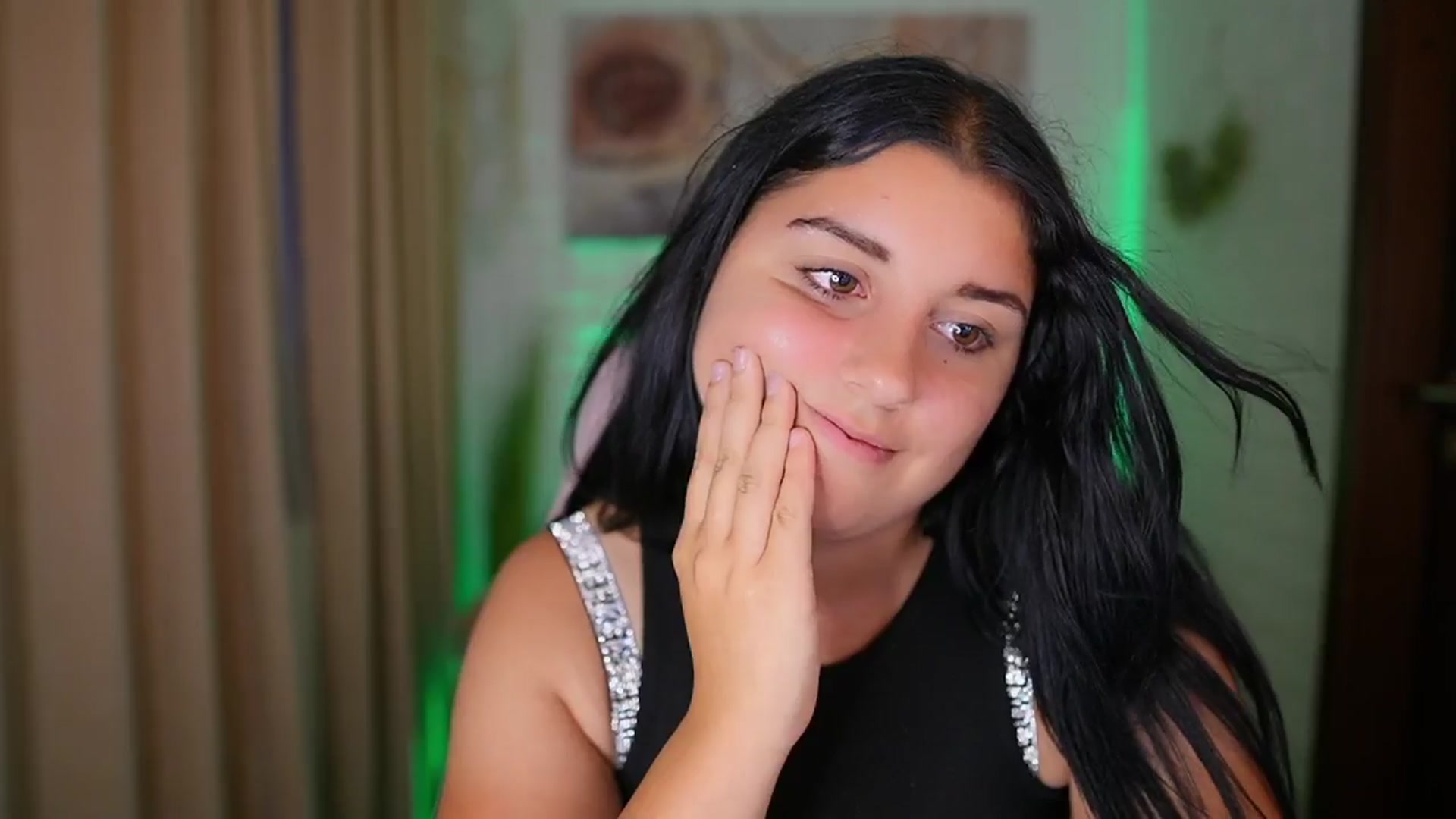 Gallery image thumbnail from Liya__Silver's myfreecams stream on, 08/14/2024, 18:14 image 16 of 20