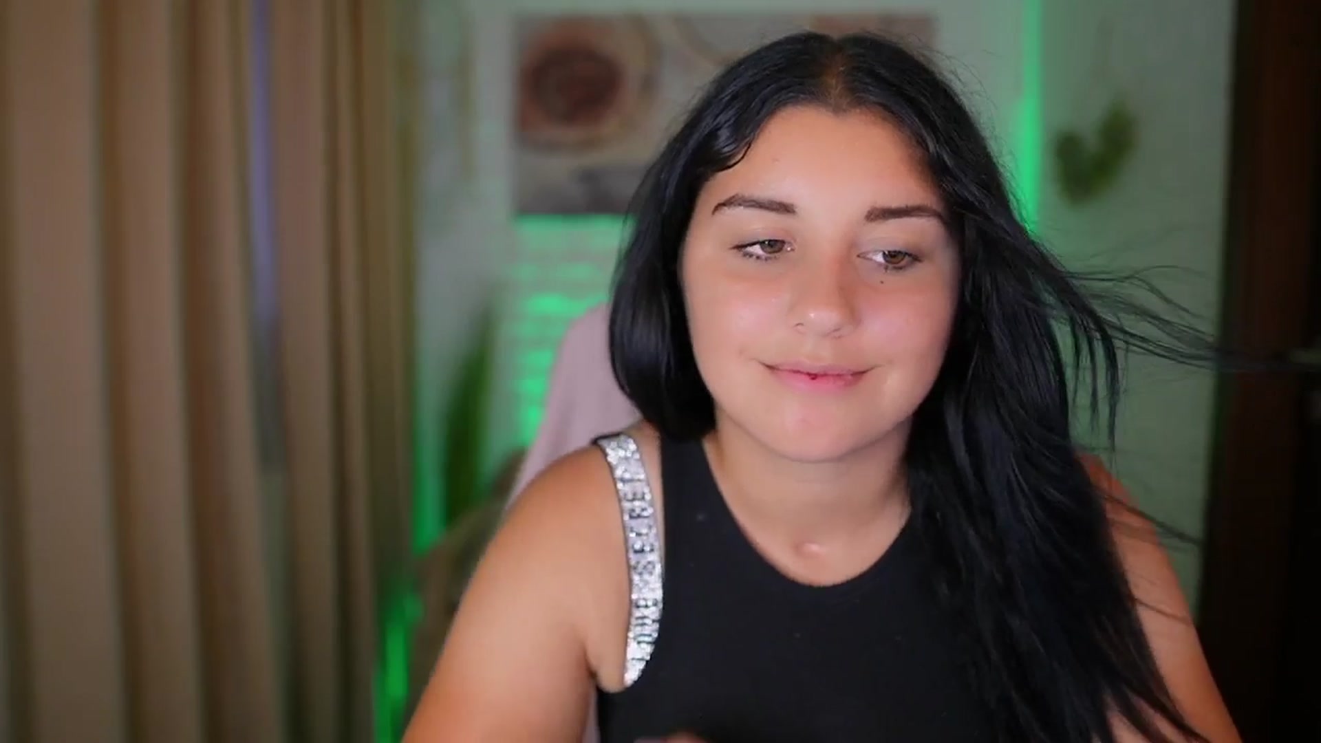Gallery image thumbnail from Liya__Silver's myfreecams stream on, 08/14/2024, 18:14 image 11 of 20