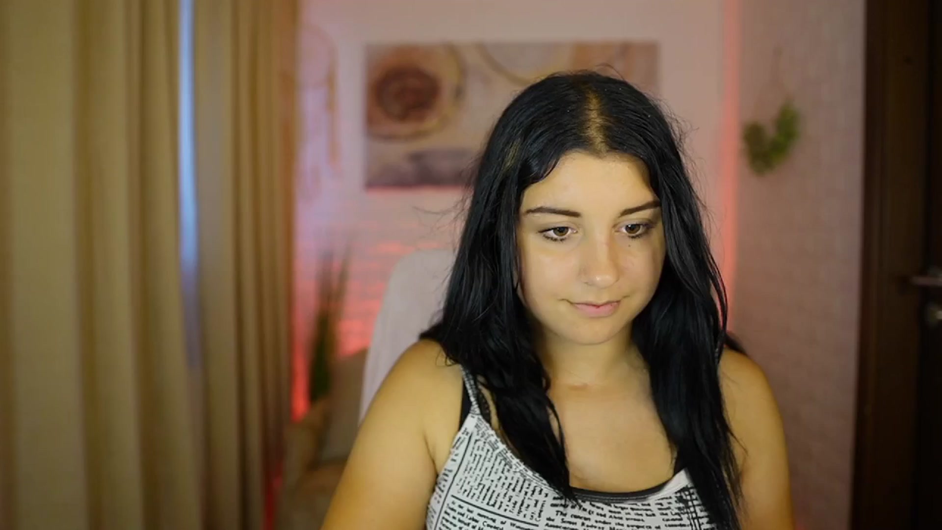 Gallery image thumbnail from Liya__Silver's myfreecams stream on, 08/15/2024, 15:00 image 12 of 20