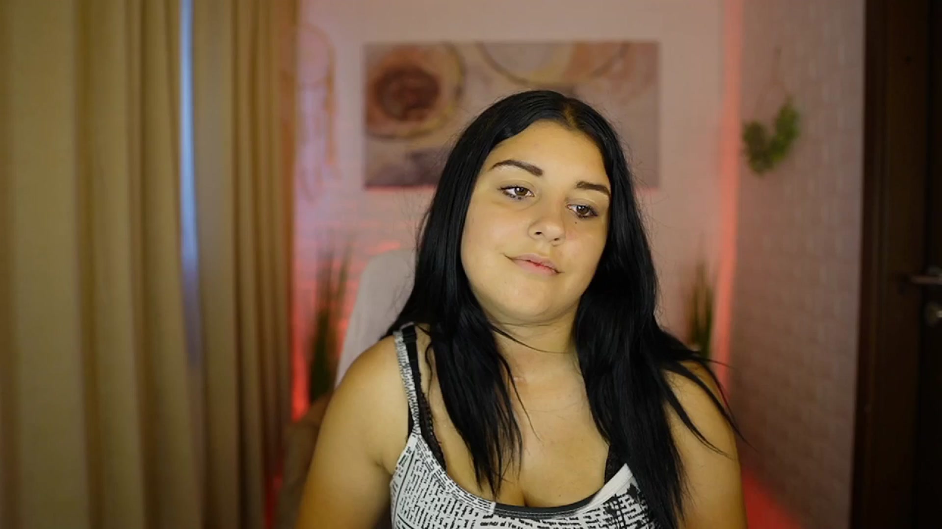 Gallery image thumbnail from Liya__Silver's myfreecams stream on, 08/15/2024, 15:00 image 3 of 20