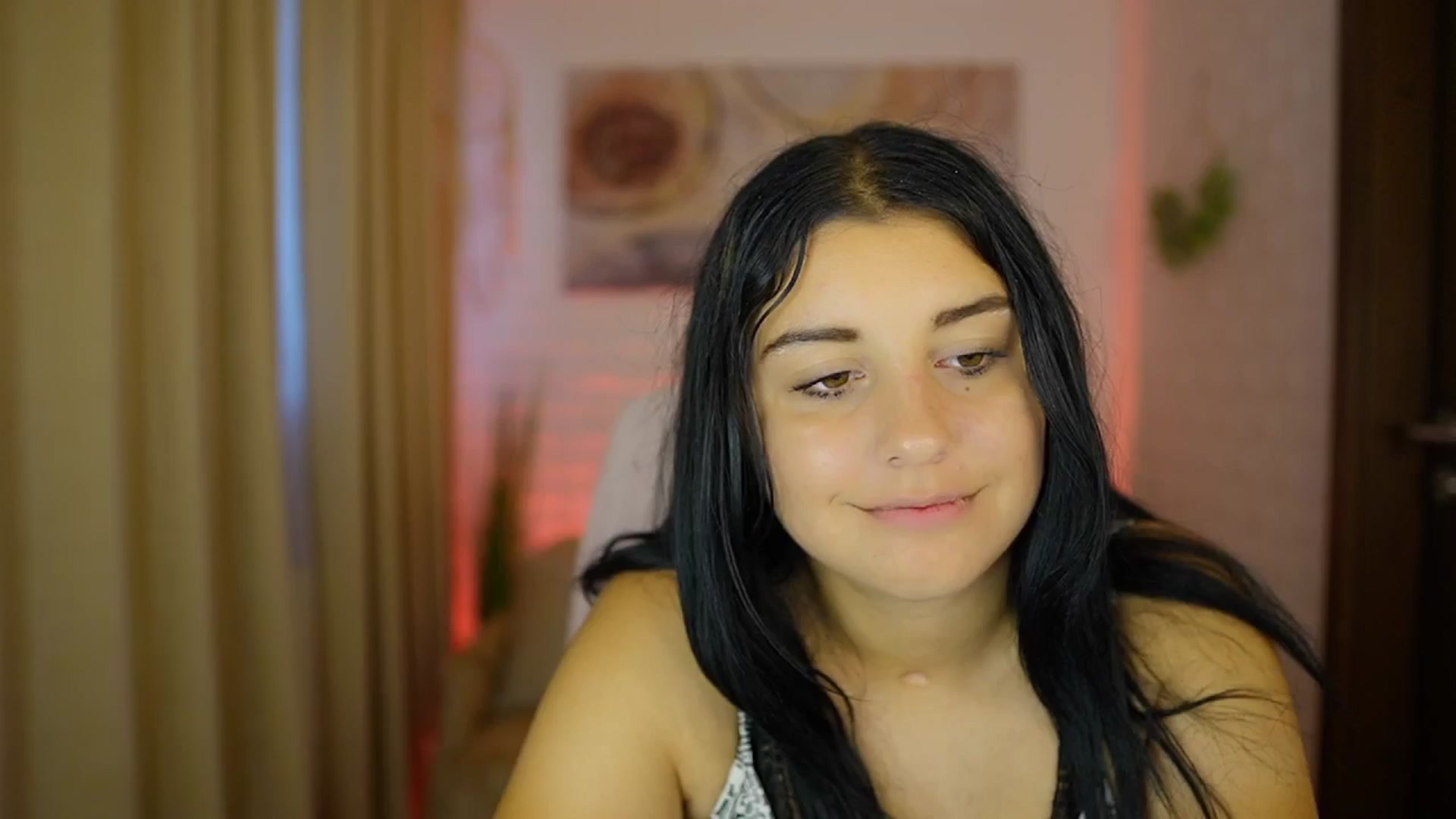 Gallery image thumbnail from Liya__Silver's myfreecams stream on, 08/15/2024, 15:00 image 6 of 20