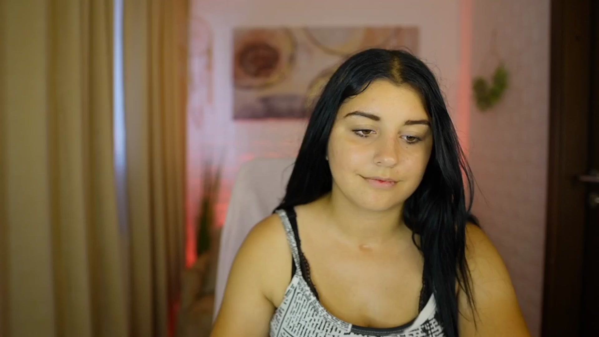 Gallery image thumbnail from Liya__Silver's myfreecams stream on, 08/15/2024, 15:00 image 19 of 20