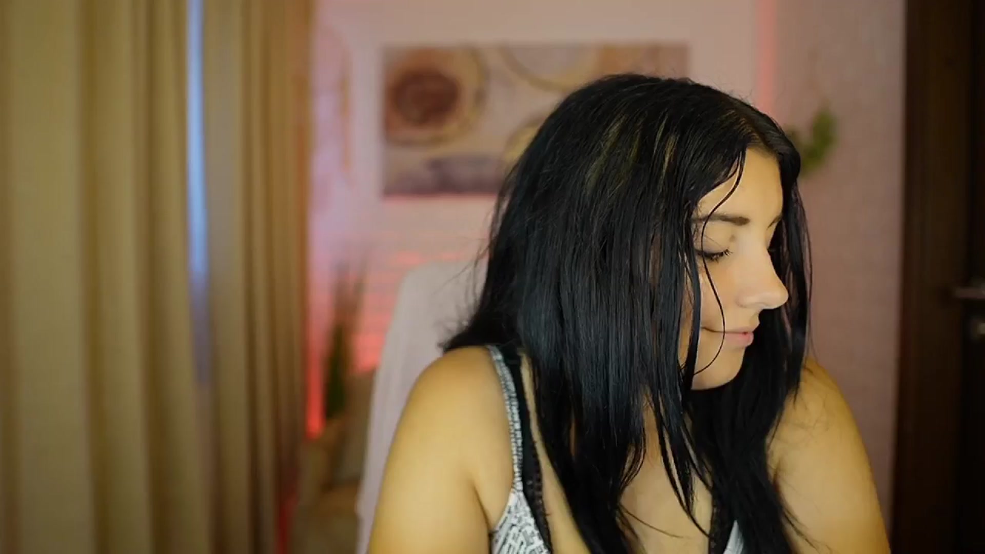 Gallery image thumbnail from Liya__Silver's myfreecams stream on, 08/15/2024, 15:00 image 7 of 20