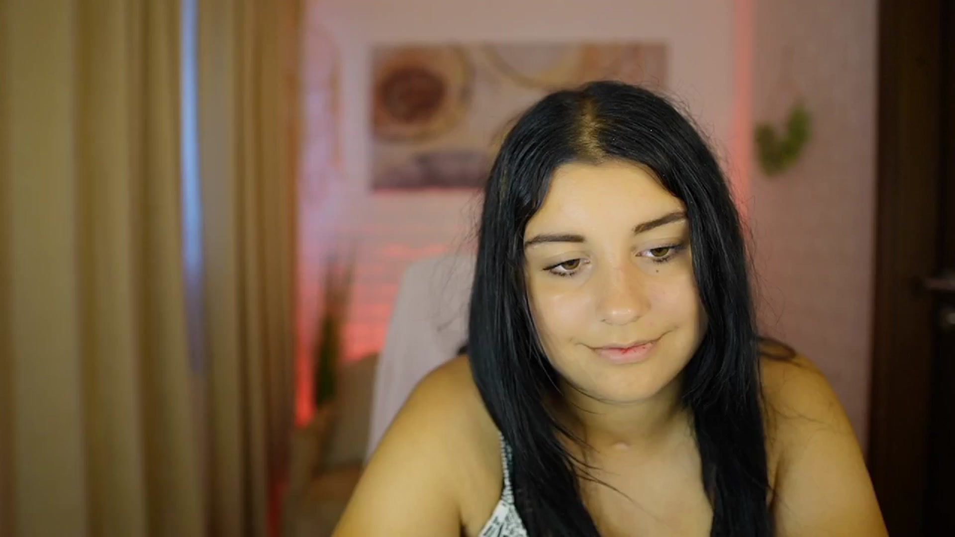 Gallery image thumbnail from Liya__Silver's myfreecams stream on, 08/15/2024, 15:00 image 8 of 20