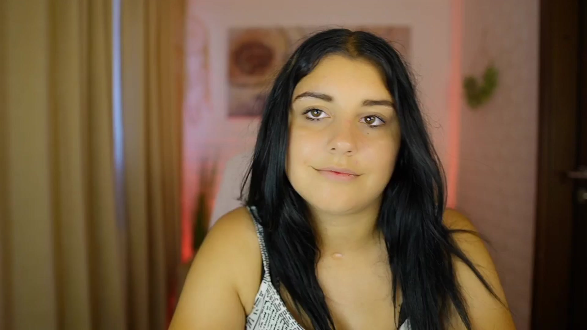 Gallery image thumbnail from Liya__Silver's myfreecams stream on, 08/15/2024, 15:00 image 14 of 20
