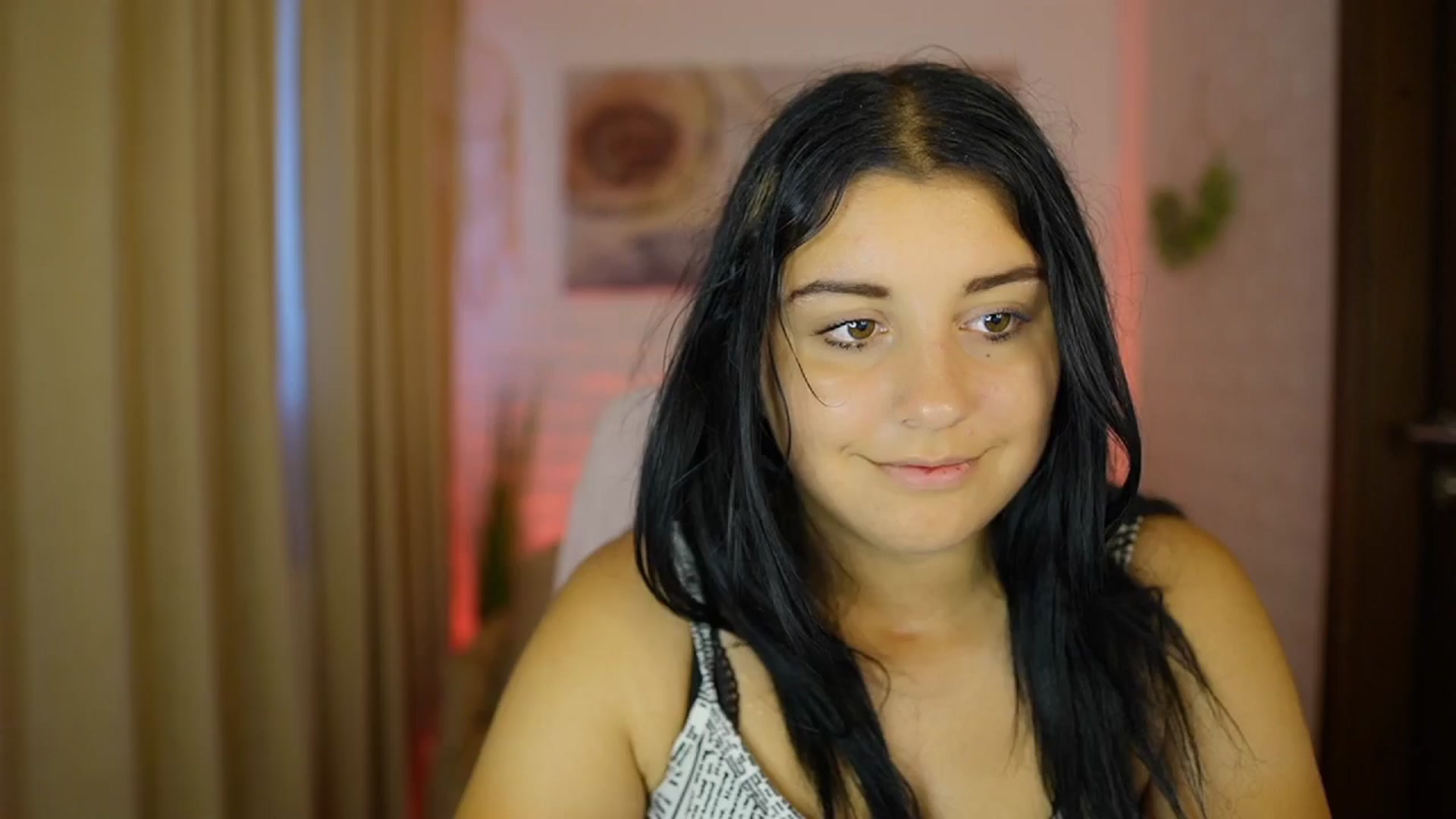 Gallery image thumbnail from Liya__Silver's myfreecams stream on, 08/15/2024, 15:00 image 11 of 20