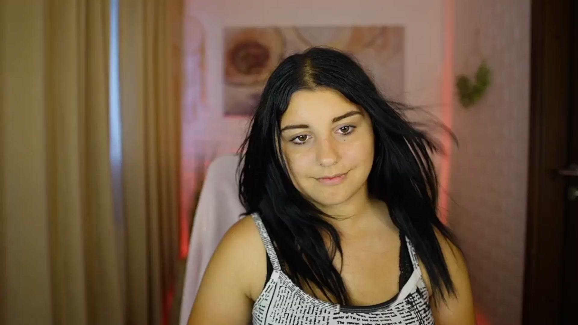 Gallery image thumbnail from Liya__Silver's myfreecams stream on, 08/15/2024, 16:29 image 6 of 20