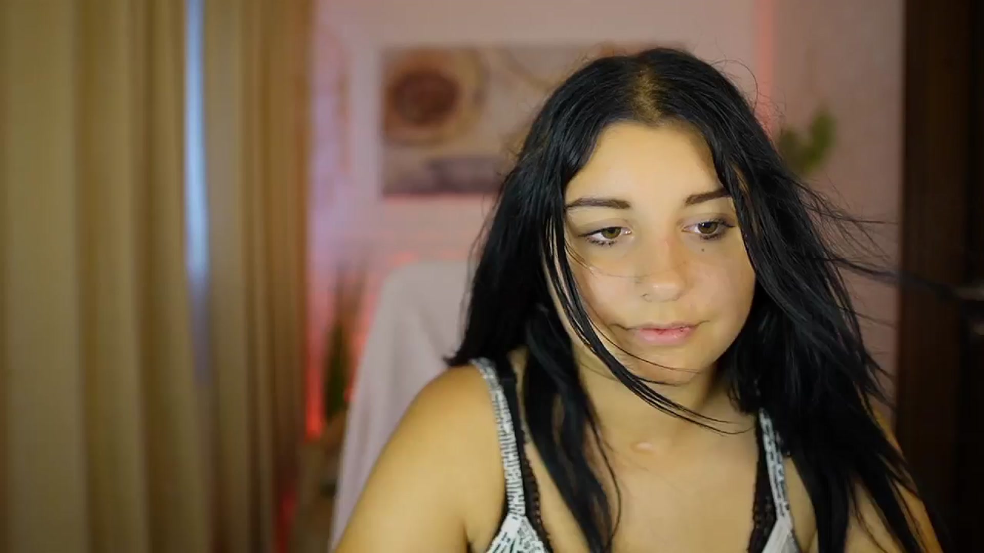 Gallery image thumbnail from Liya__Silver's myfreecams stream on, 08/15/2024, 16:29 image 9 of 20