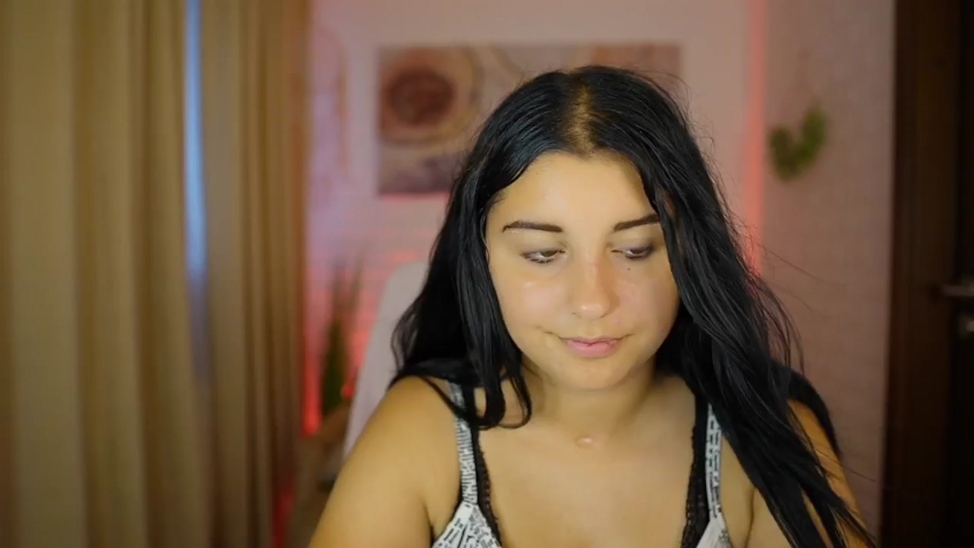 Gallery image thumbnail from Liya__Silver's myfreecams stream on, 08/15/2024, 16:29 image 17 of 20