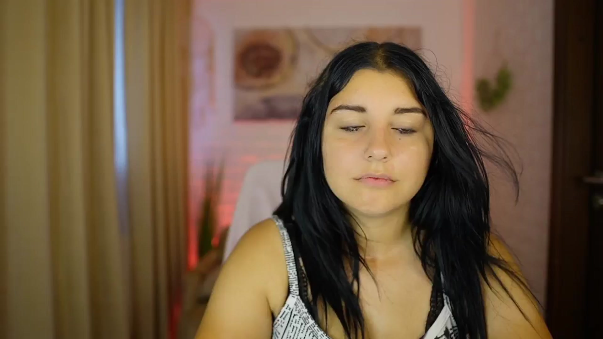 Gallery image thumbnail from Liya__Silver's myfreecams stream on, 08/15/2024, 16:29 image 5 of 20