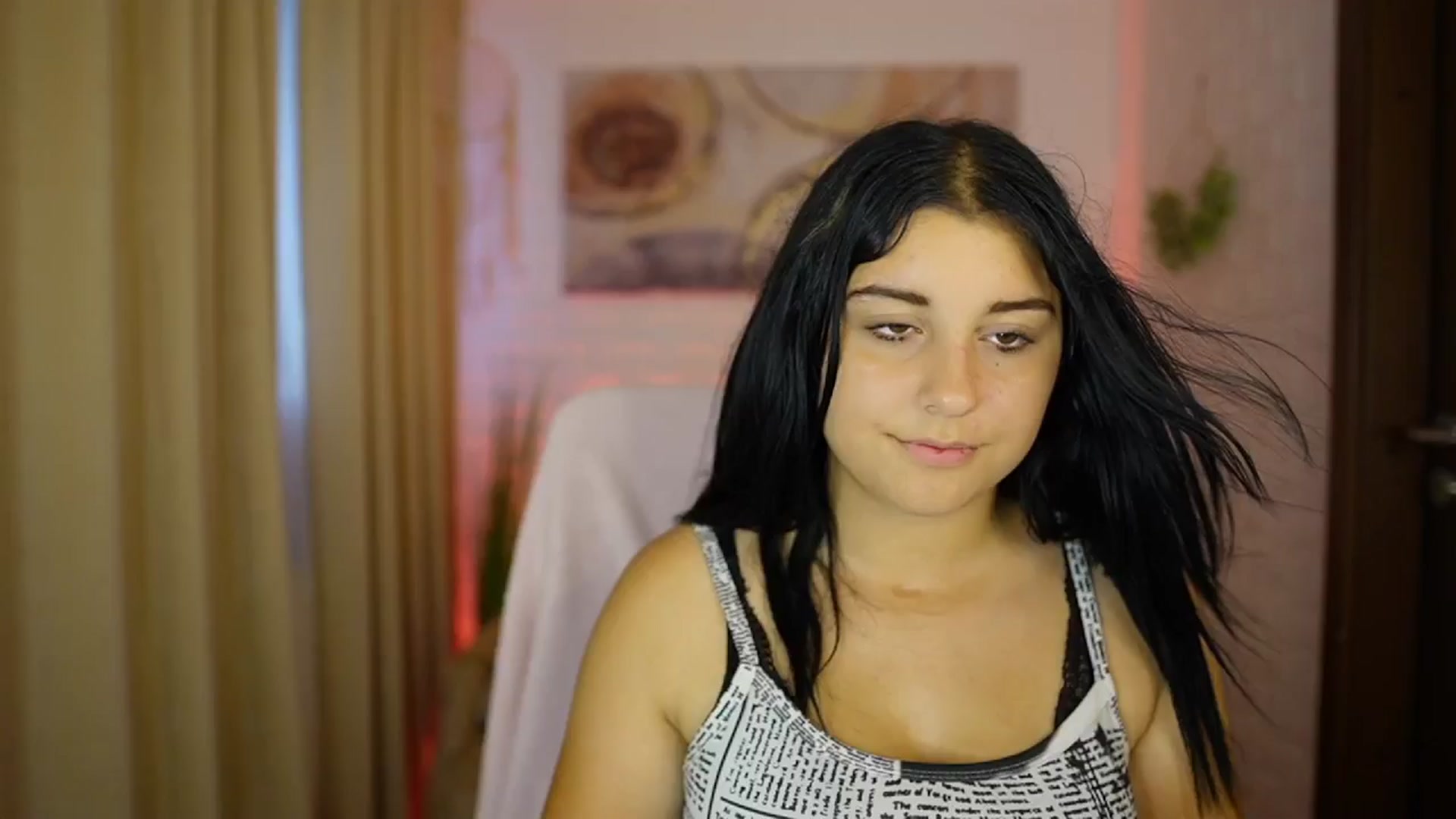 Gallery image thumbnail from Liya__Silver's myfreecams stream on, 08/15/2024, 16:29 image 7 of 20