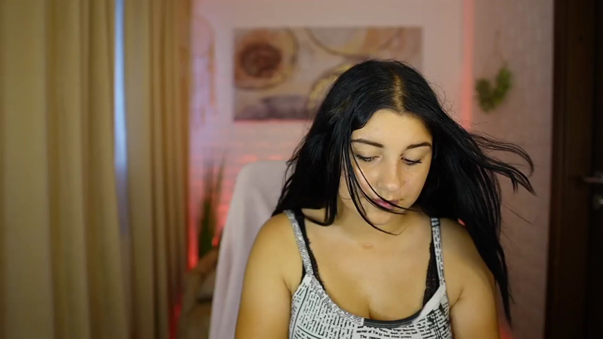 Gallery image thumbnail from Liya__Silver's myfreecams stream on, 08/15/2024, 16:29 image 3 of 20