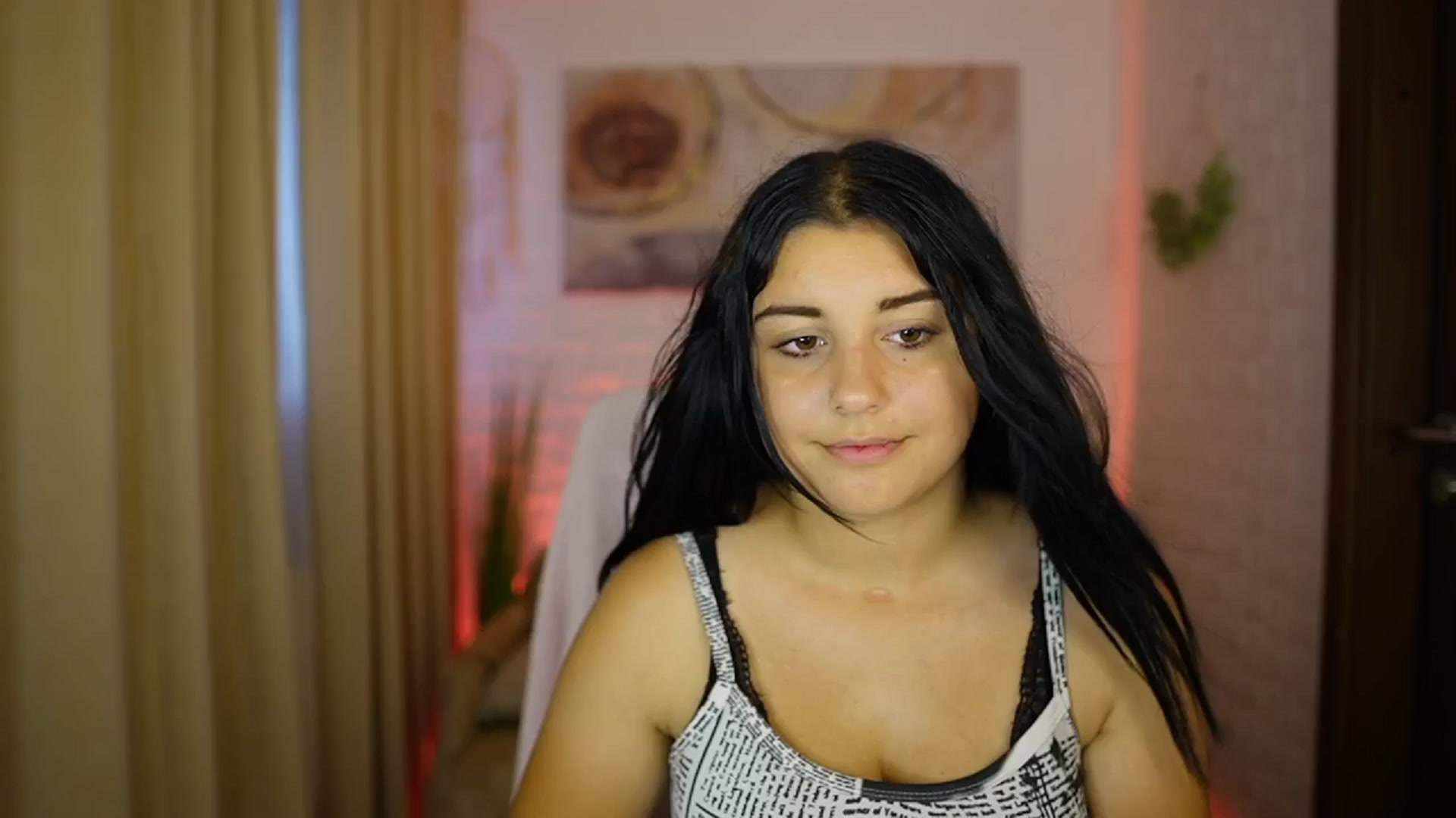 Gallery image thumbnail from Liya__Silver's myfreecams stream on, 08/15/2024, 16:29 image 2 of 20