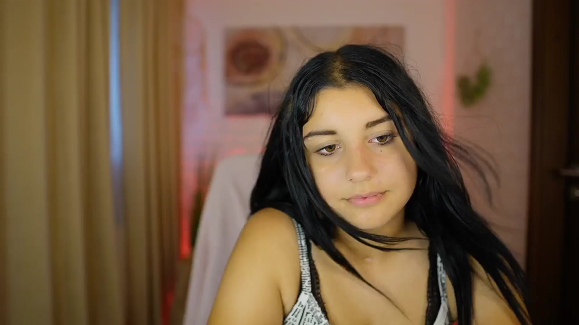 Gallery image thumbnail from Liya__Silver's myfreecams stream on, 08/15/2024, 16:29 image 20 of 20