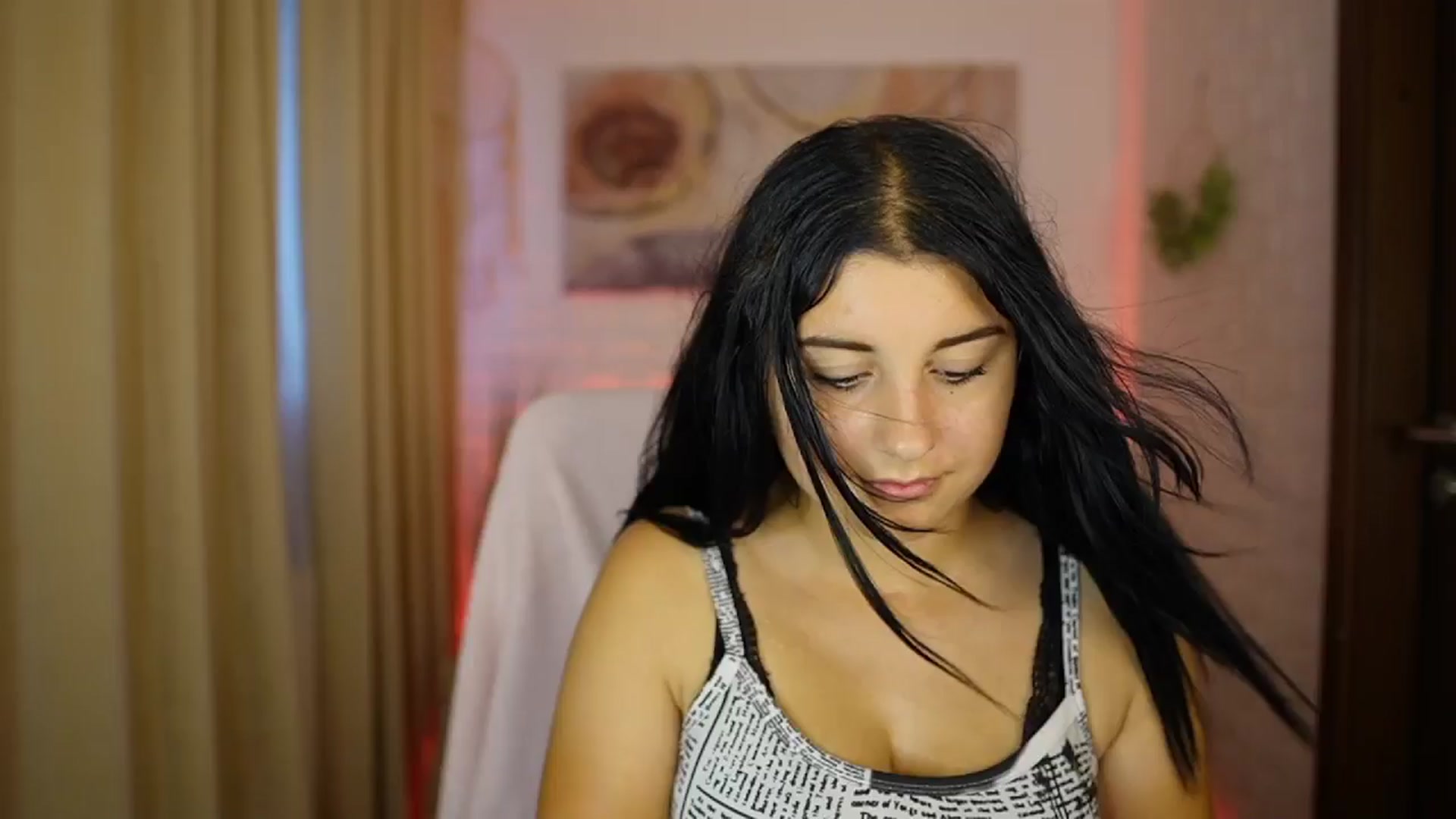 Gallery image thumbnail from Liya__Silver's myfreecams stream on, 08/15/2024, 16:29 image 16 of 20