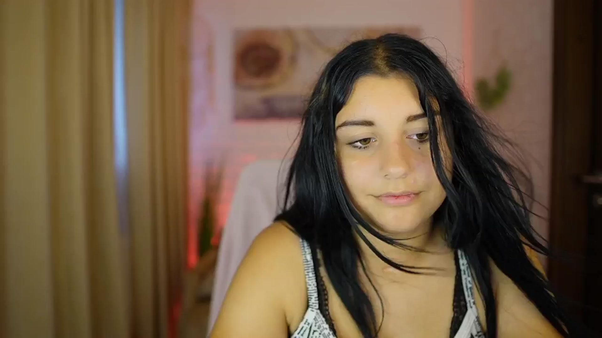 Gallery image thumbnail from Liya__Silver's myfreecams stream on, 08/15/2024, 16:29 image 10 of 20