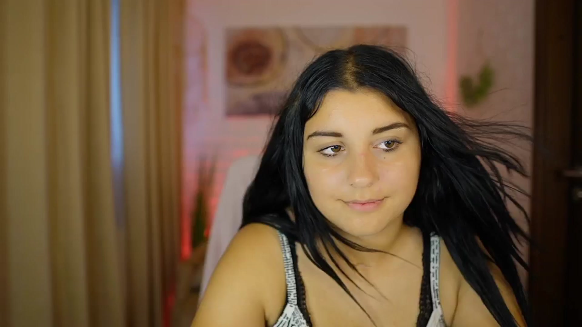 Gallery image thumbnail from Liya__Silver's myfreecams stream on, 08/15/2024, 16:29 image 18 of 20