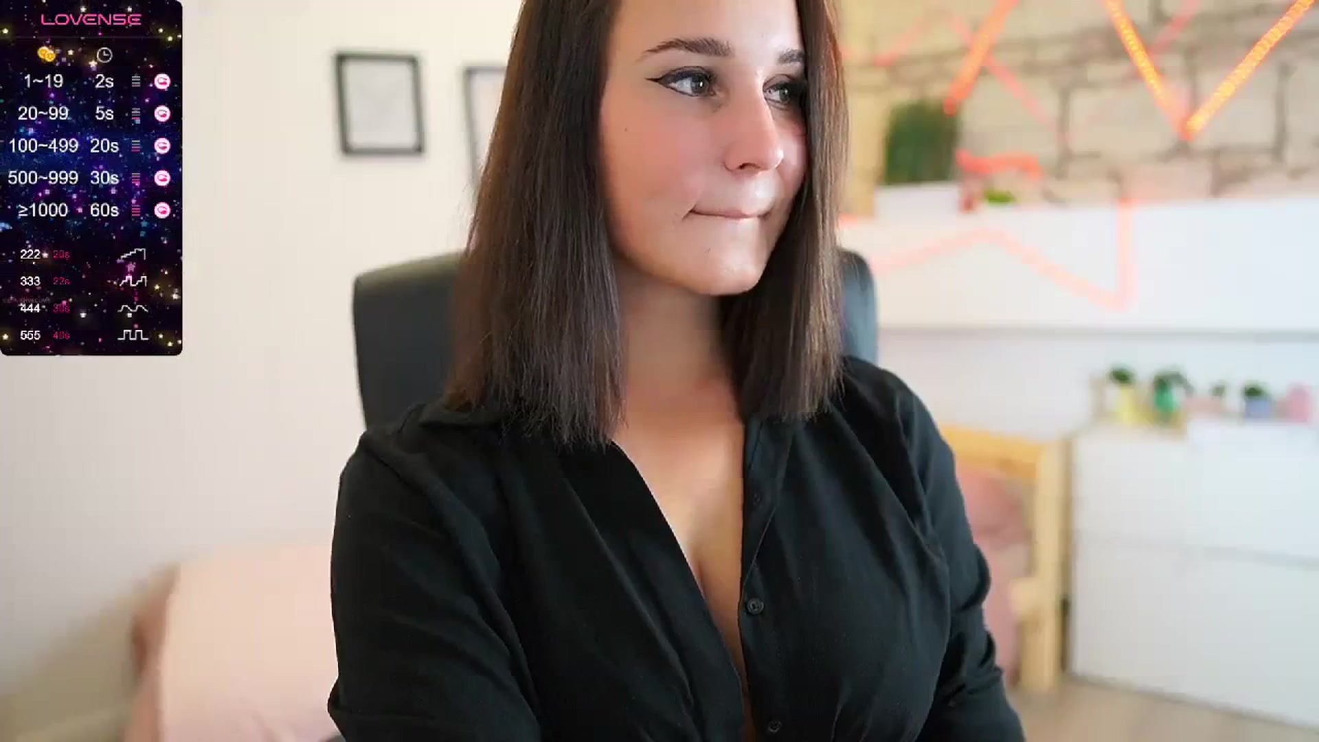 Gallery image thumbnail from Liya__Silver_'s myfreecams stream on, 09/30/2023, 13:40 image 14 of 20