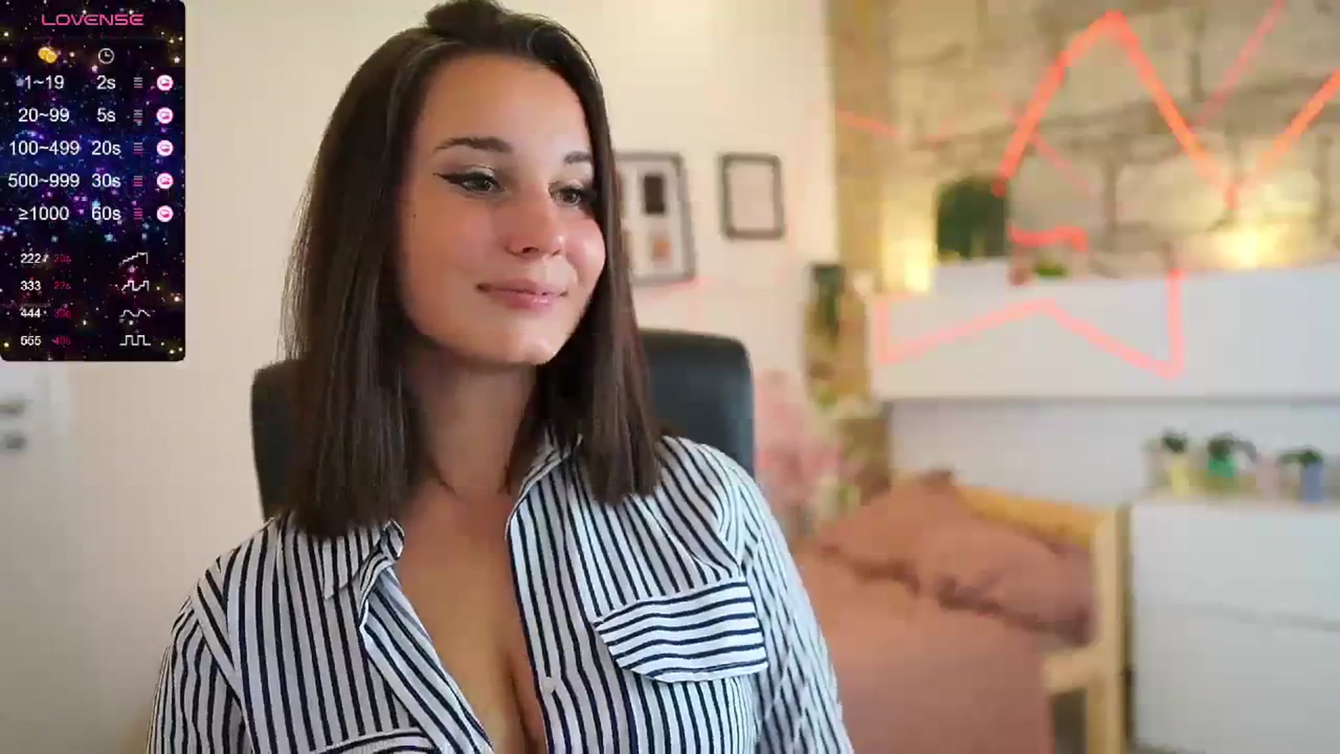 Gallery image thumbnail from Liya__Silver_'s myfreecams stream on, 10/06/2023, 15:15 image 13 of 20