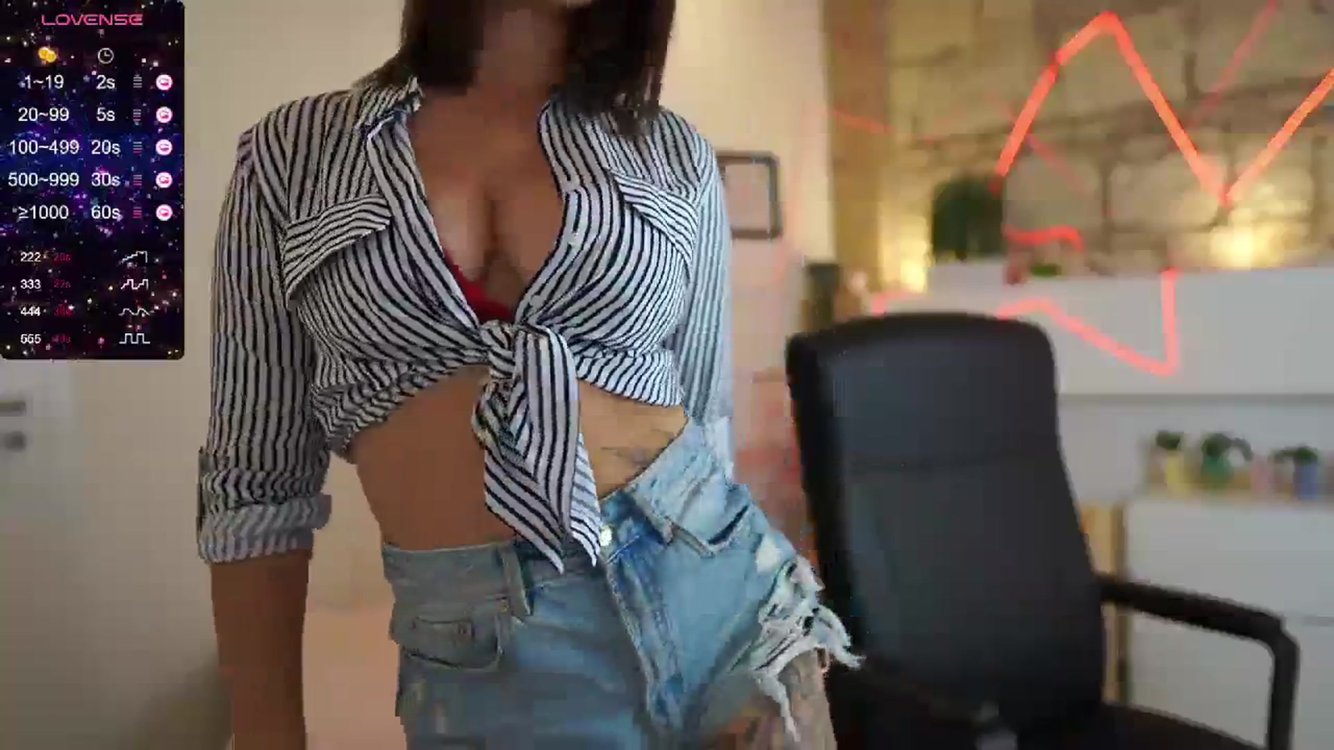 Gallery image thumbnail from Liya__Silver_'s myfreecams stream on, 10/06/2023, 15:15 image 4 of 20