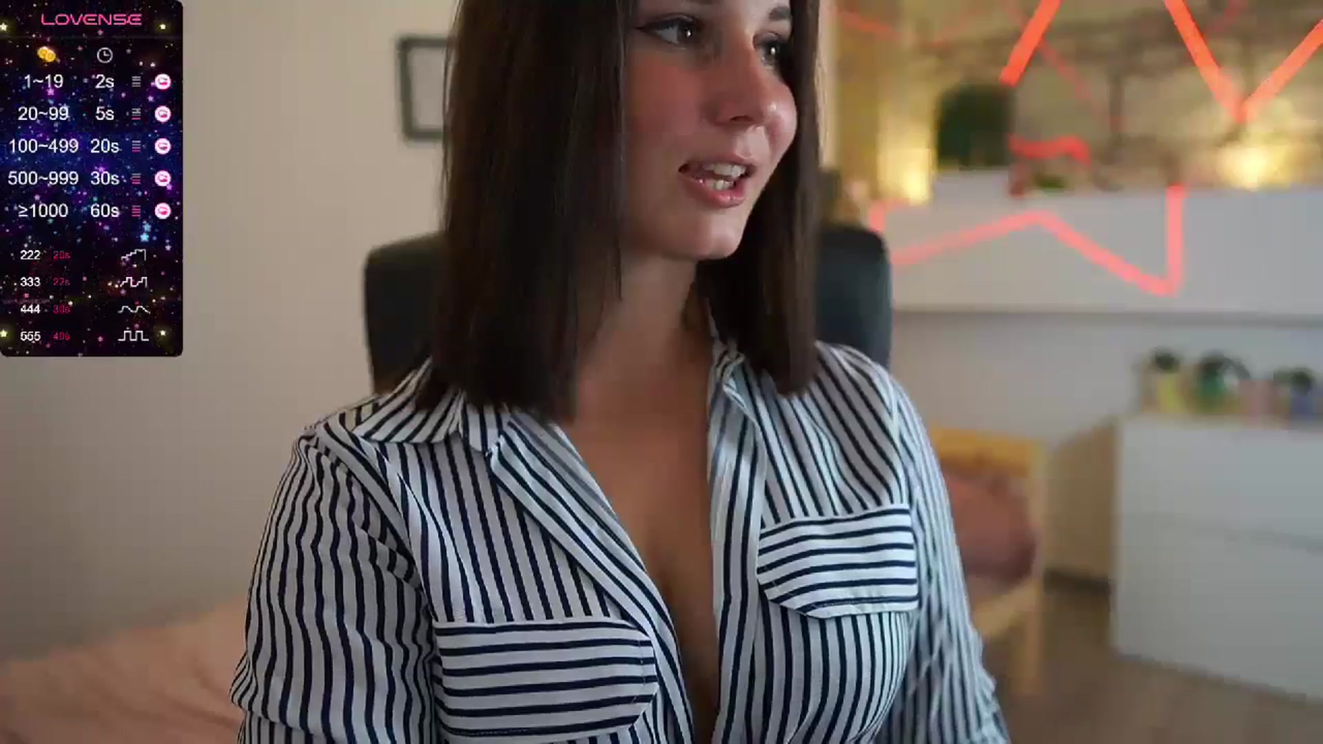 Gallery image thumbnail from Liya__Silver_'s myfreecams stream on, 10/06/2023, 17:36 image 4 of 20