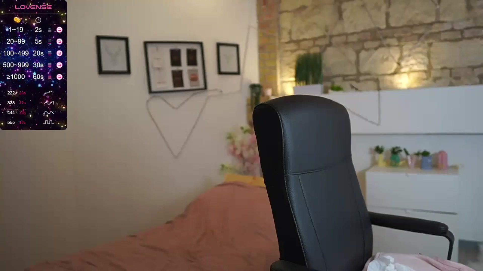 Gallery image thumbnail from Liya__Silver_'s myfreecams stream on, 10/12/2023, 15:58 image 17 of 20