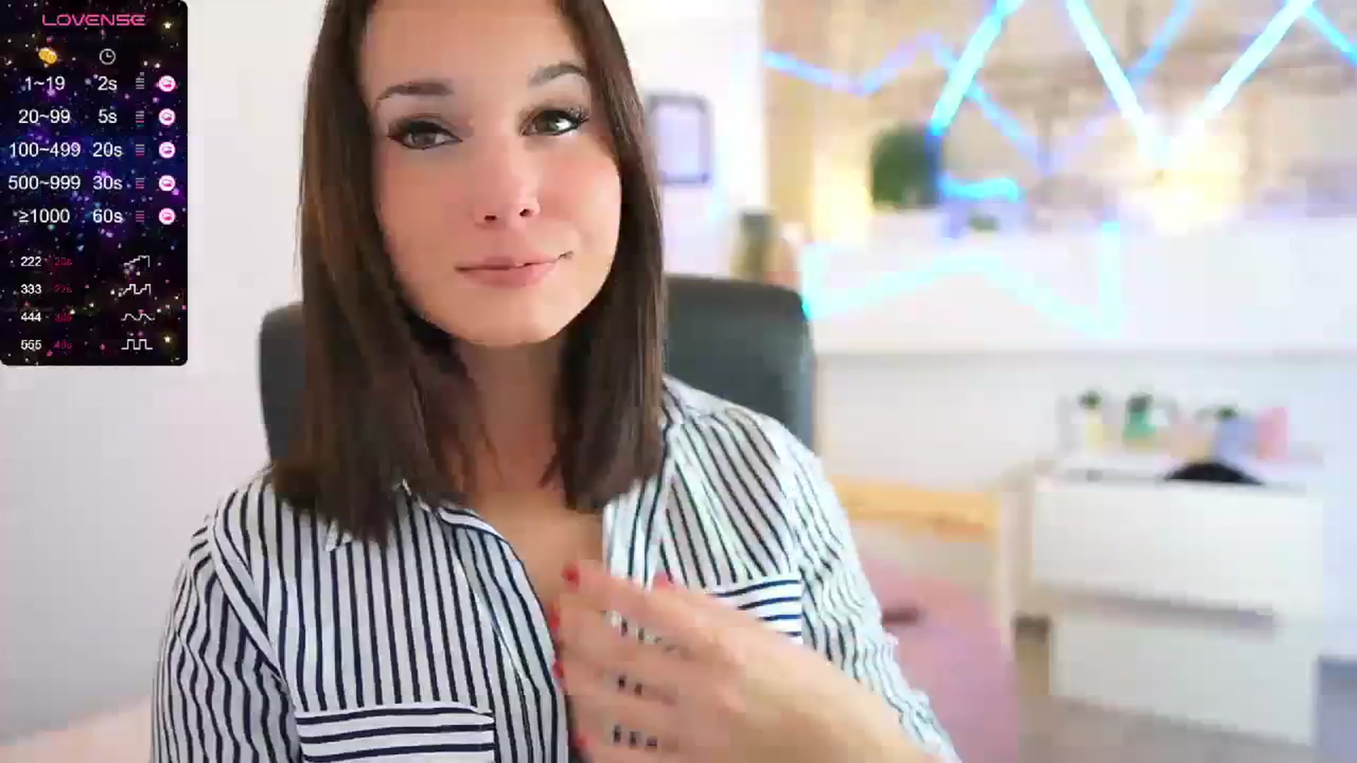 Gallery image thumbnail from Liya__Silver_'s myfreecams stream on, 10/17/2023, 14:06 image 8 of 20