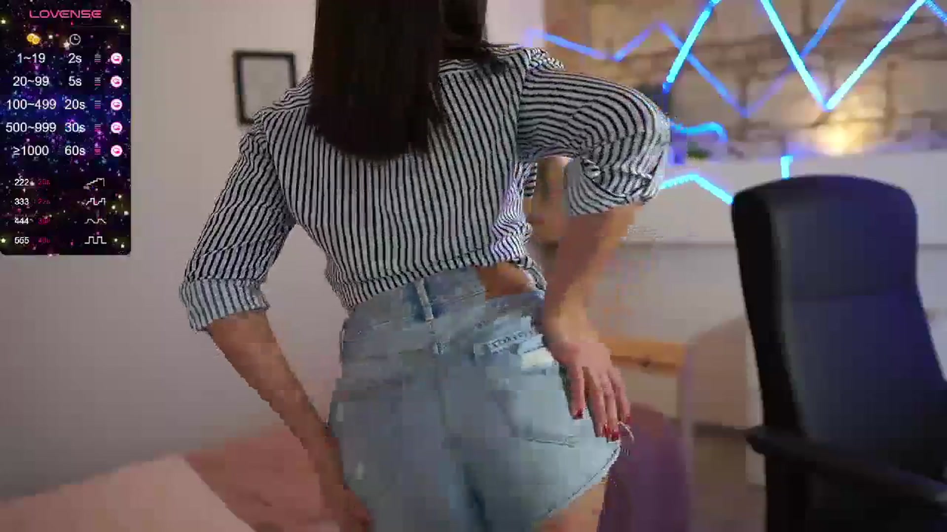Gallery image thumbnail from Liya__Silver_'s myfreecams stream on, 10/17/2023, 15:36 image 6 of 20