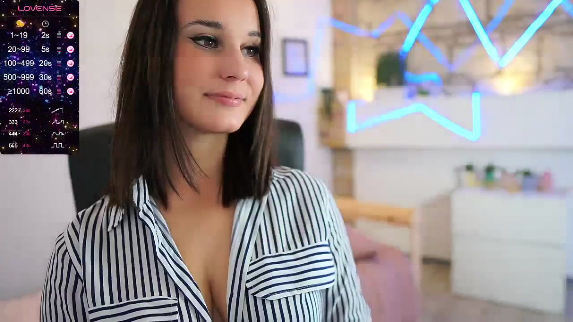 Gallery image thumbnail from Liya__Silver_'s myfreecams stream on, 10/17/2023, 16:59 image 5 of 20