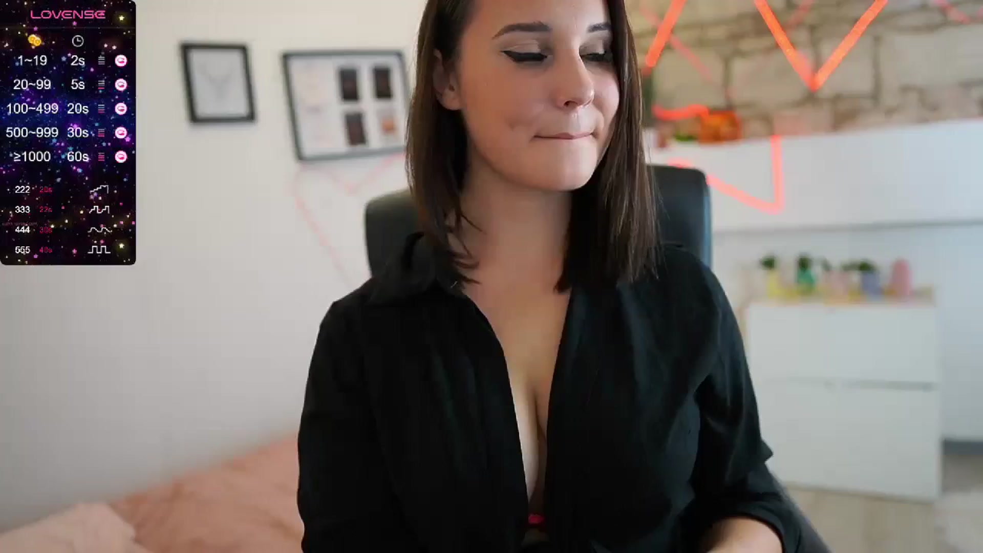 Gallery image thumbnail from Liya__Silver_'s myfreecams stream on, 10/24/2023, 15:40 image 1 of 20