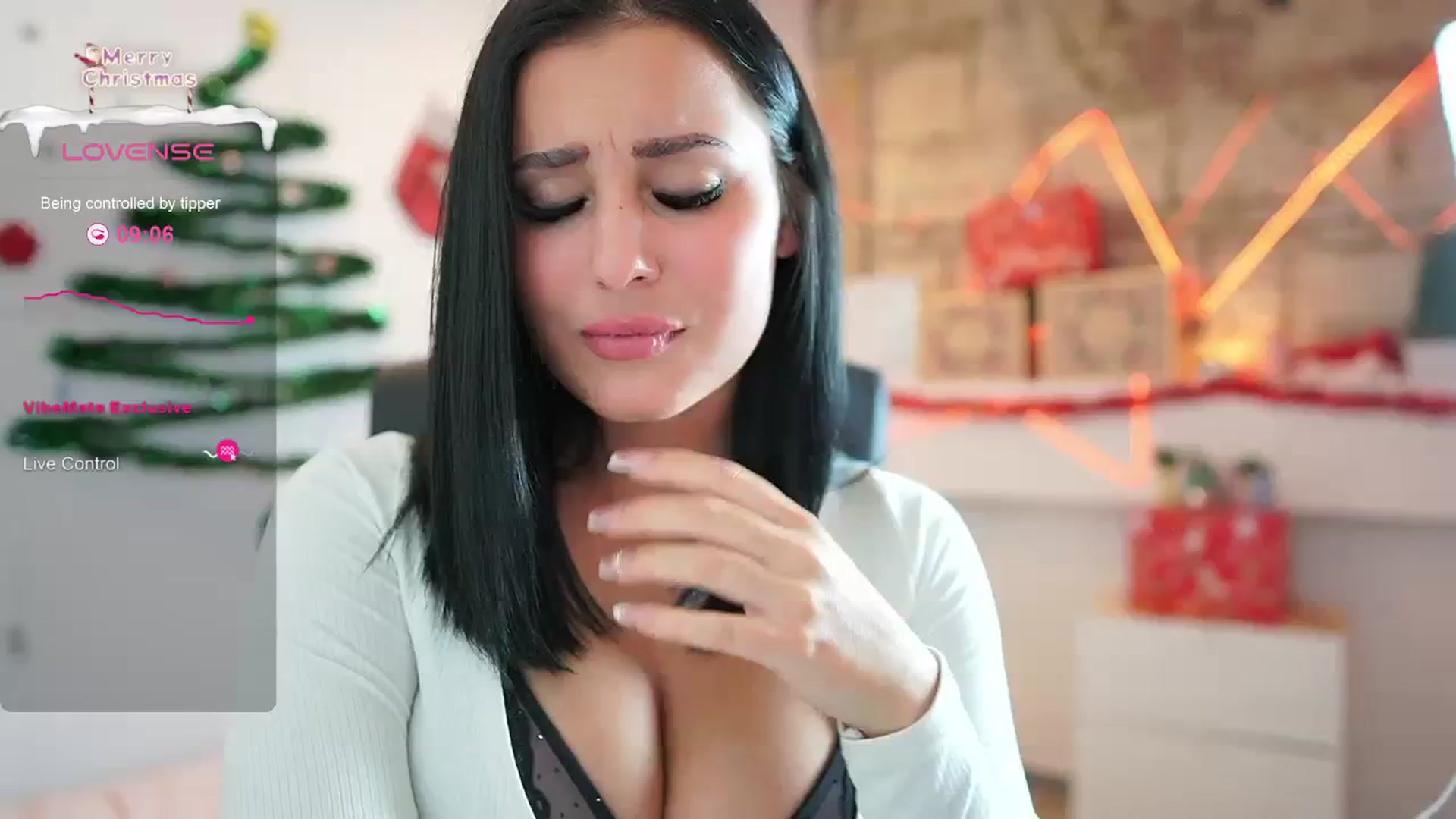 Gallery image thumbnail from Liya__Silver_'s myfreecams stream on, 12/18/2023, 18:05 image 3 of 20