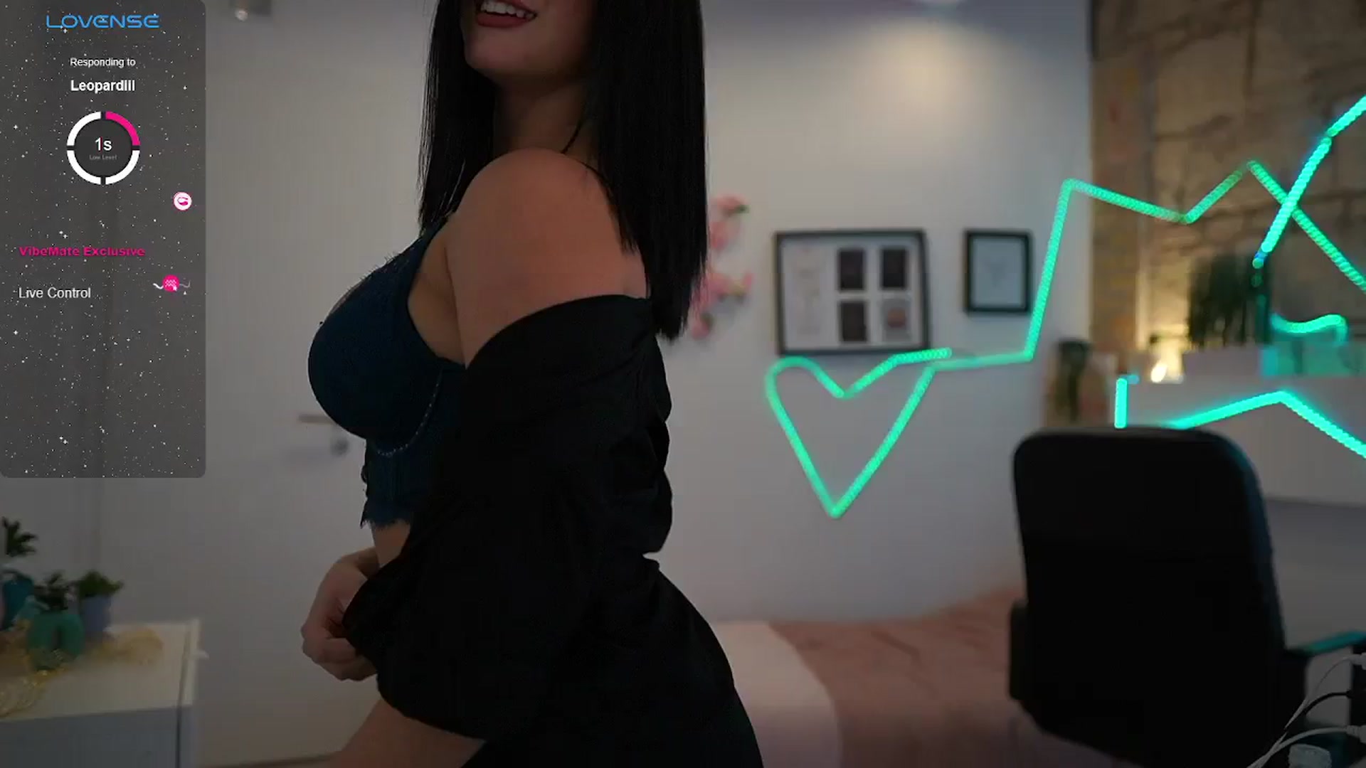 Gallery image thumbnail from Liya__Silver_'s myfreecams stream on, 01/23/2024, 22:40 image 18 of 20
