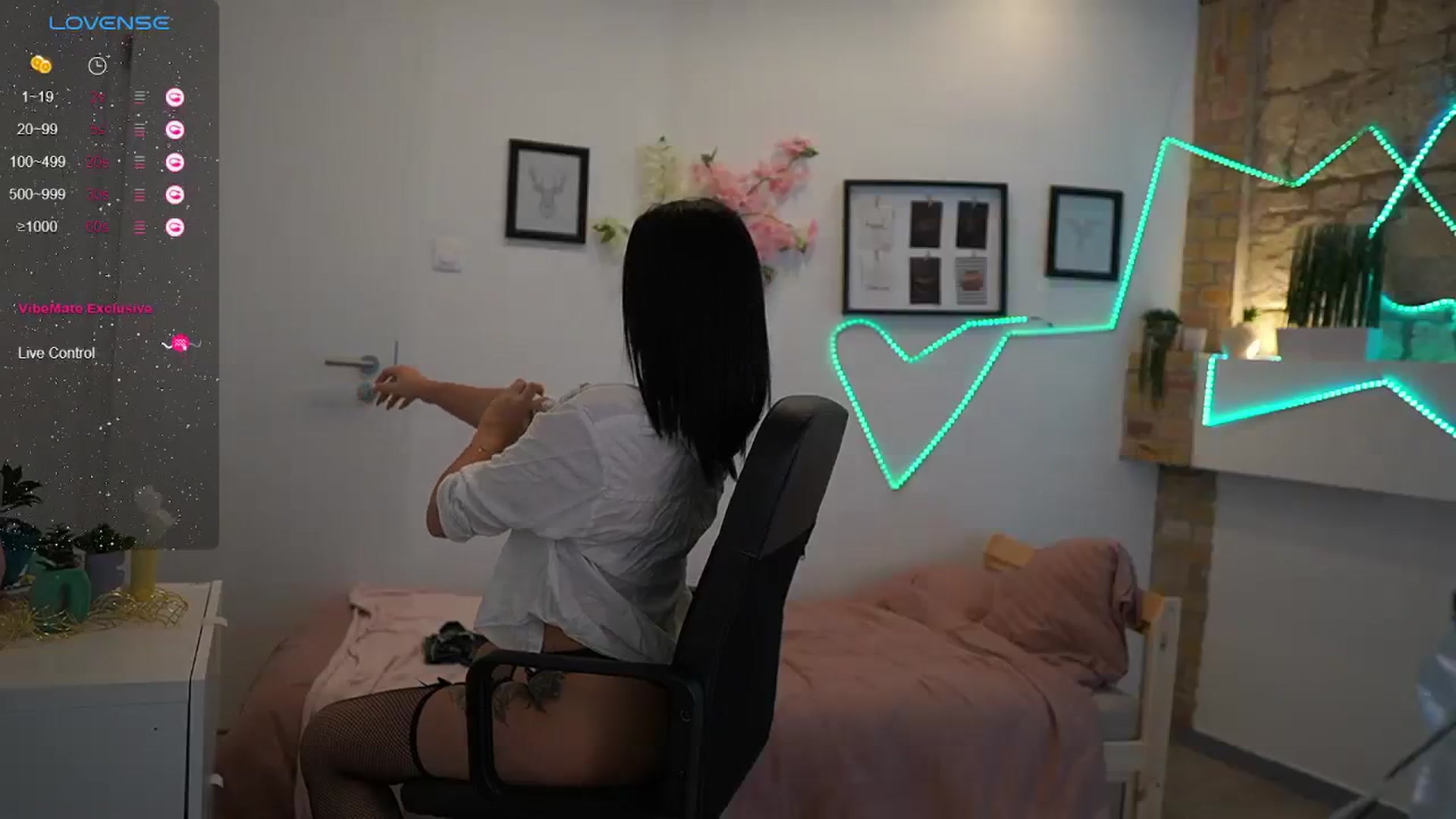 Gallery image thumbnail from Liya__Silver_'s myfreecams stream on, 01/24/2024, 24:16 image 10 of 20