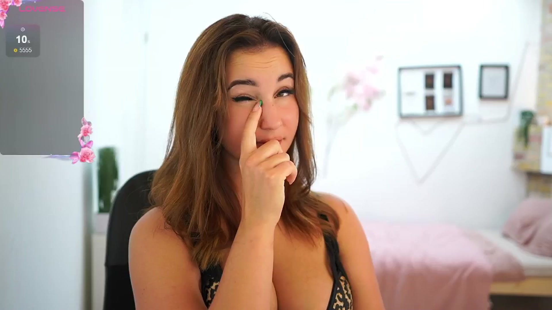 Gallery image thumbnail from Liya__Silver_'s myfreecams stream on, 07/17/2024, 17:58 image 15 of 20