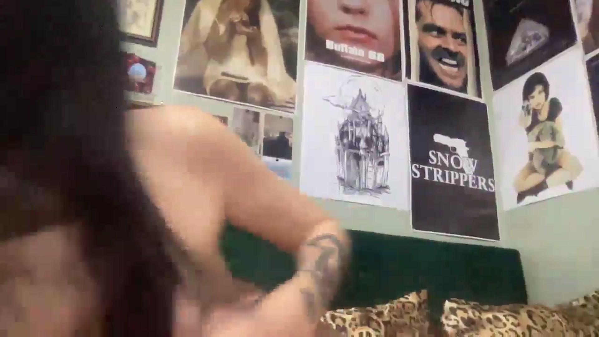 Gallery image thumbnail from Liz3valentine's myfreecams stream on, 12/31/2024, 20:53 image 18 of 20
