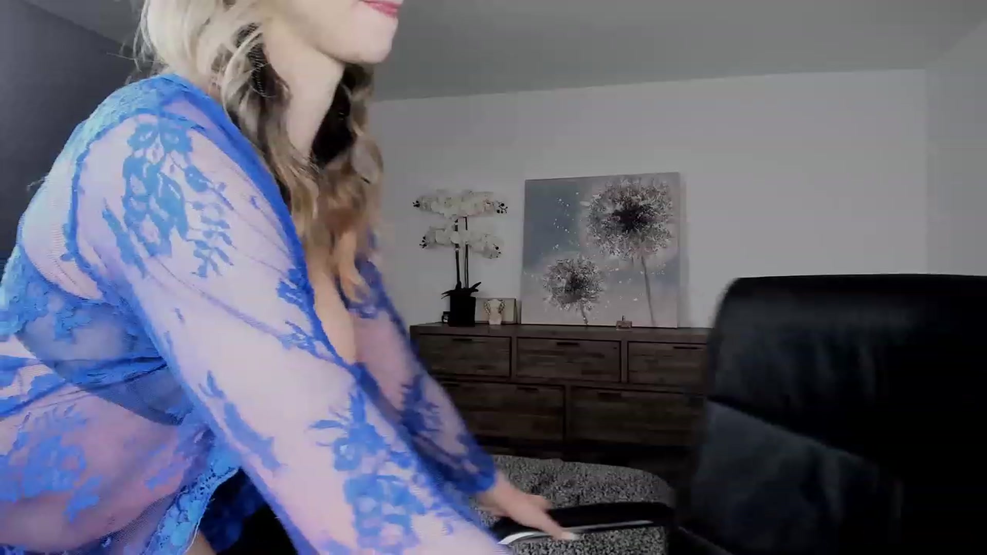 Gallery image thumbnail from LizGilbert69's myfreecams stream on, 04/23/2023, 18:32 image 12 of 20
