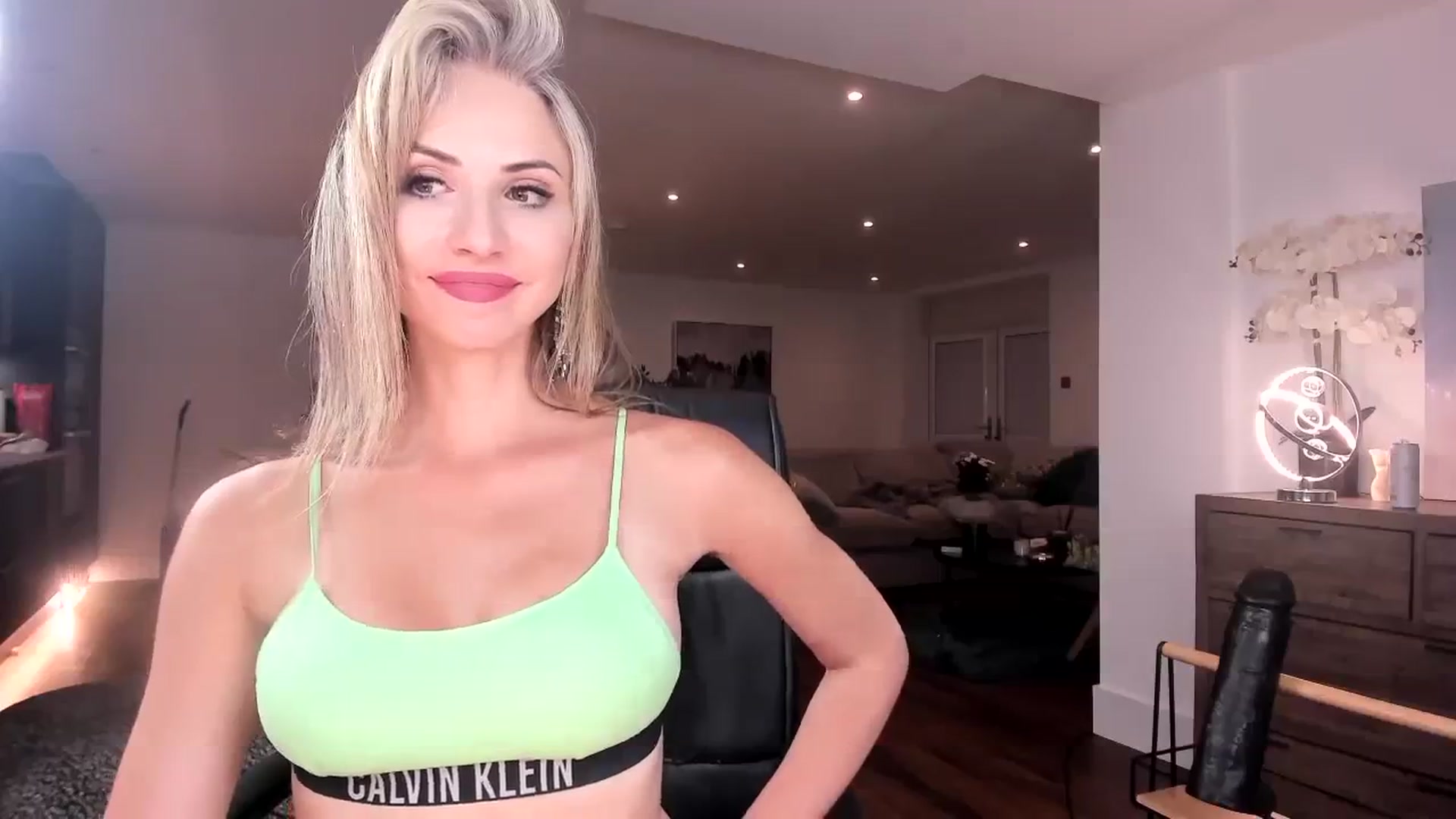 Gallery image thumbnail from LizGilbert69's myfreecams stream on, 08/20/2023, 20:26 image 13 of 20