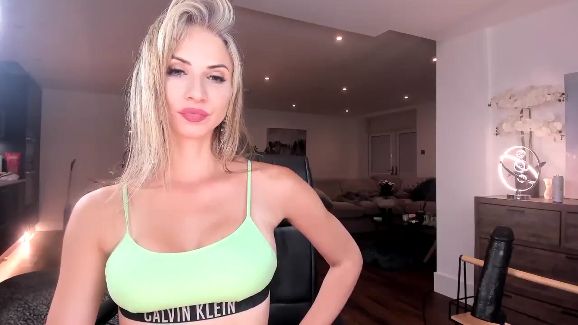 Gallery image thumbnail from LizGilbert69's myfreecams stream on, 08/20/2023, 20:26 image 18 of 20