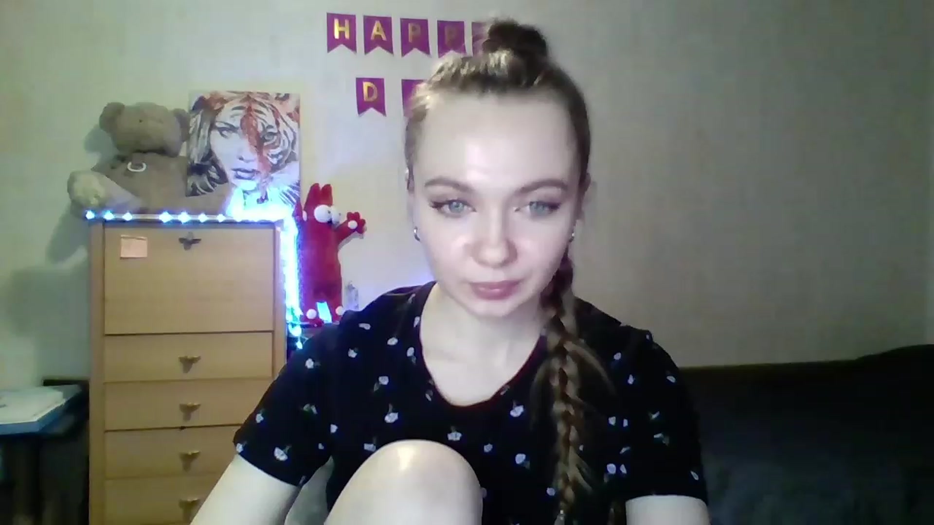 Gallery image thumbnail from LizaGhost's myfreecams stream on, 11/19/2022, 17:56 image 17 of 20