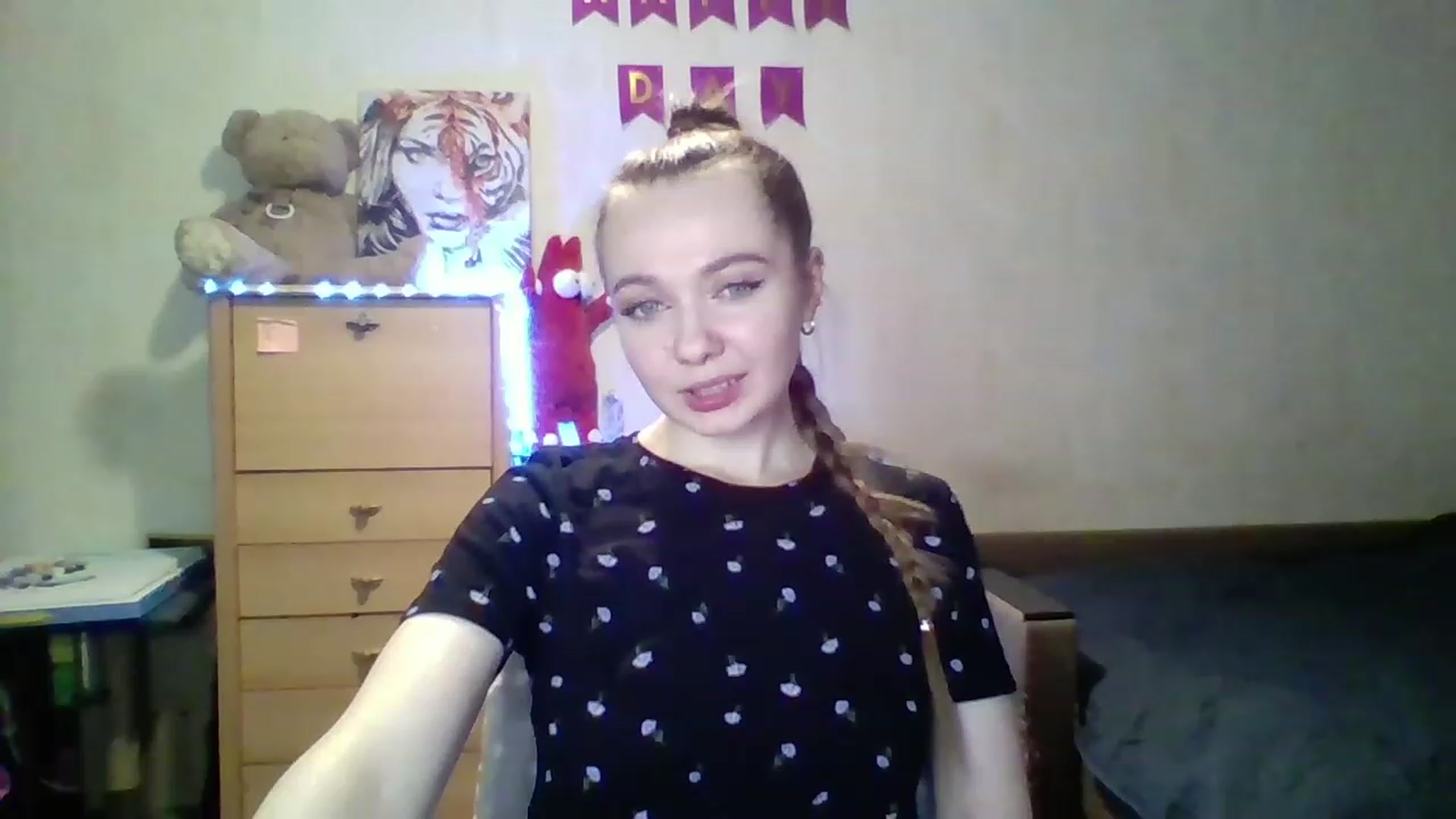 Gallery image thumbnail from LizaGhost's myfreecams stream on, 11/19/2022, 17:56 image 9 of 20