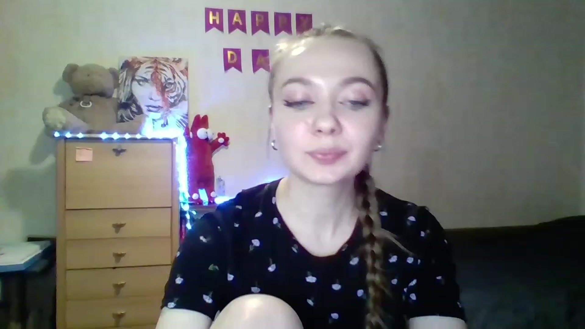 Gallery image thumbnail from LizaGhost's myfreecams stream on, 11/19/2022, 17:56 image 15 of 20