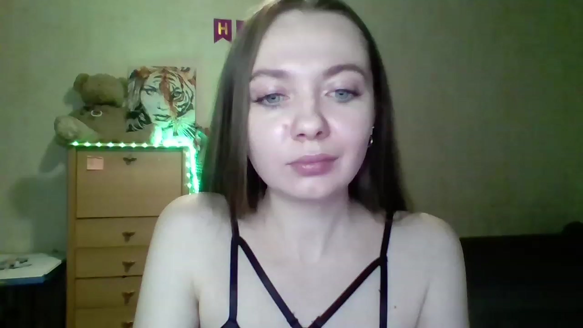 Gallery image thumbnail from LizaGhost's myfreecams stream on, 11/20/2022, 15:38 image 18 of 20