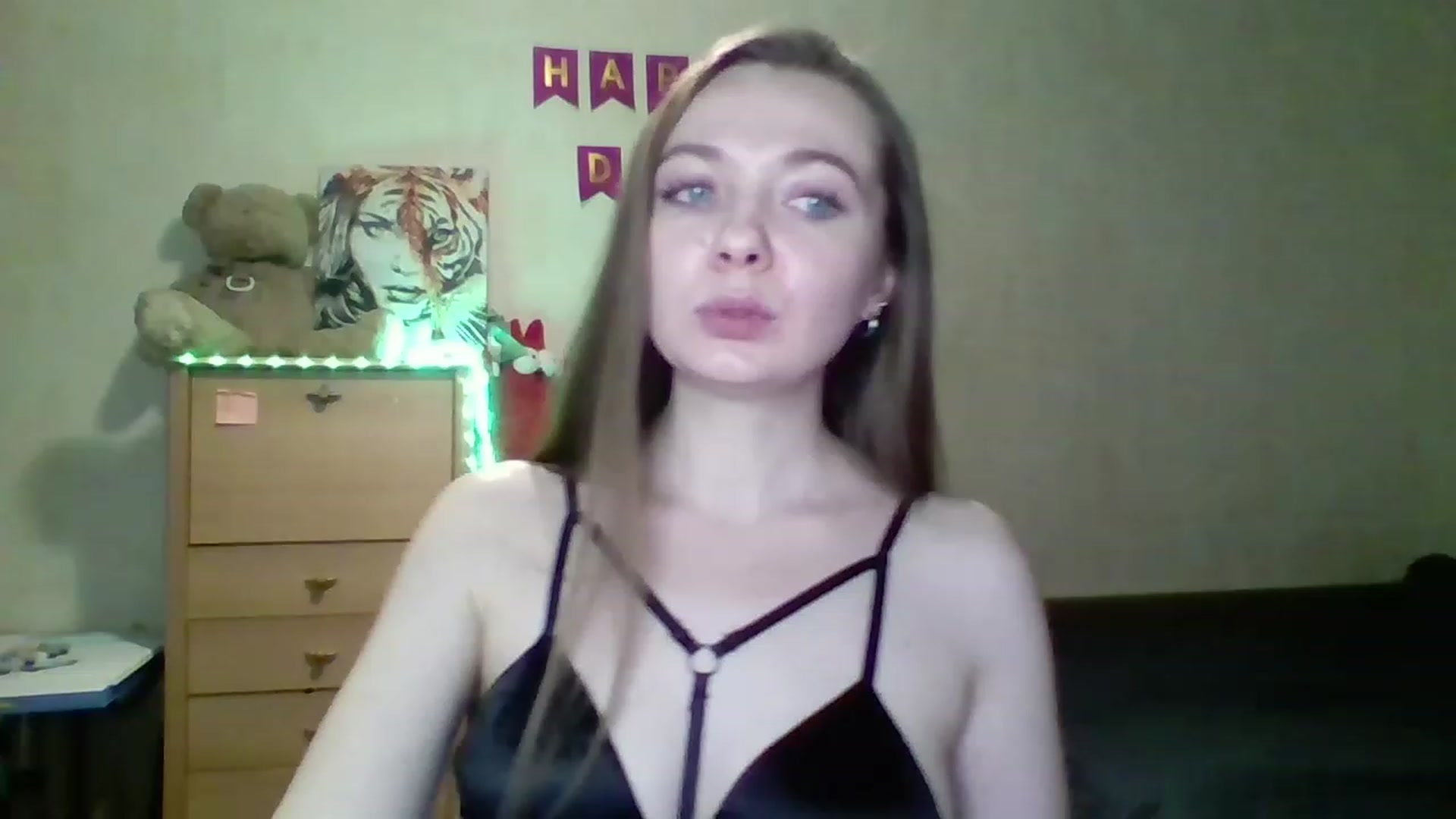 Gallery image thumbnail from LizaGhost's myfreecams stream on, 11/20/2022, 15:38 image 16 of 20